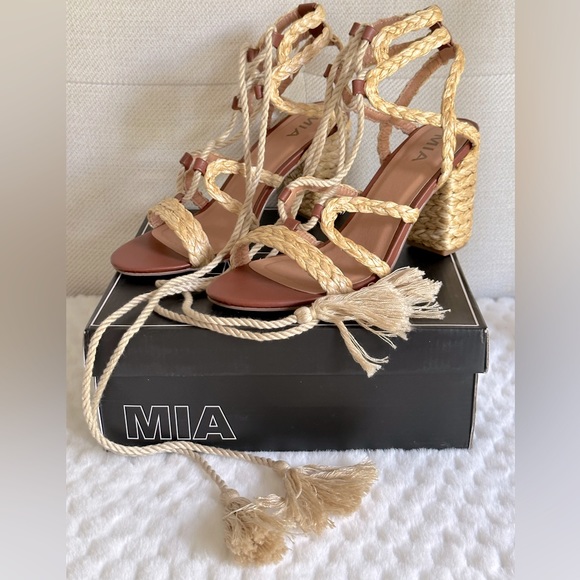 Mia Gigi Natural Raffia Lace Up Sandal - Picture 4 of 6